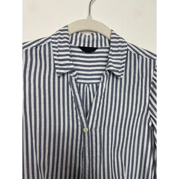 J.Crew XS Chambray Stripe Button Up Shirt Short Sleeve V-Neck Cotton Classicore - Picture 7 of 15